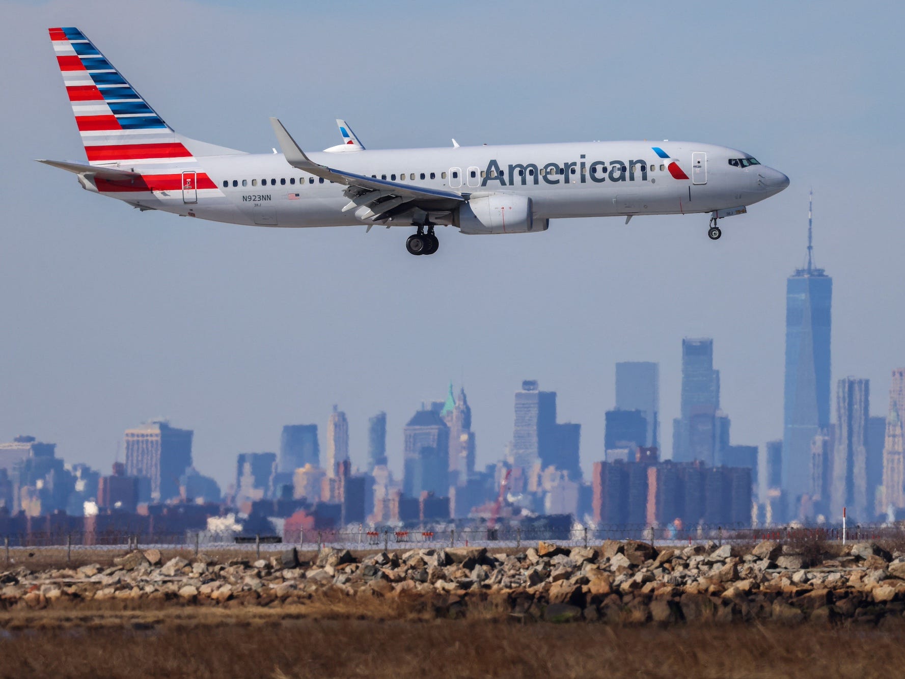 american-airlines-flight-had-to-make-emergency-landing-after-man-exposed-himself-and-urinated-in-aisle,-authorities-say