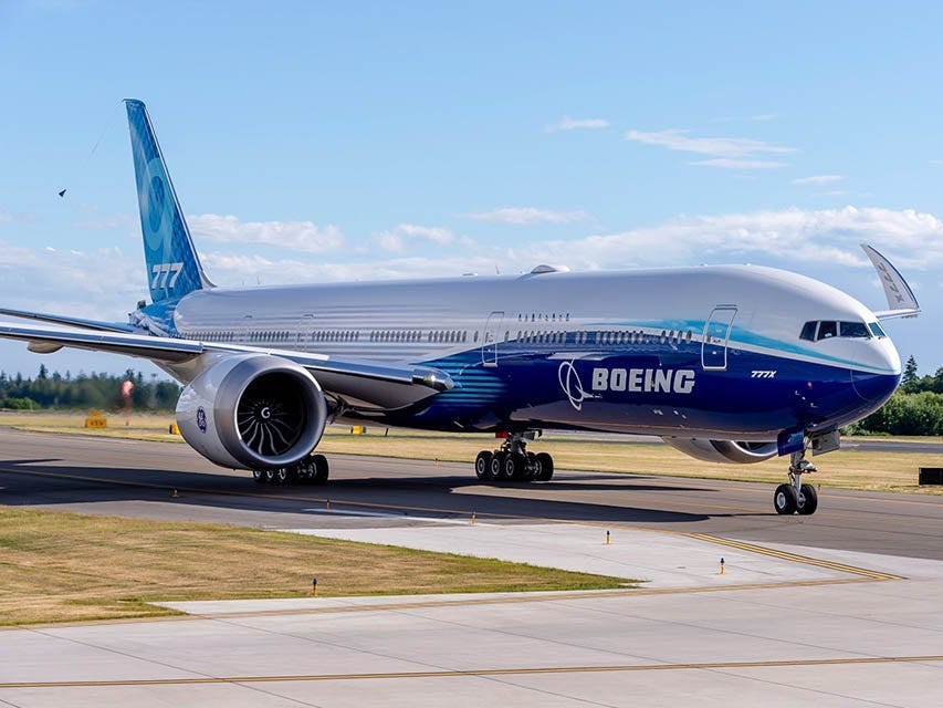 the-folding-wingtips-on-boeing’s-massive-new-777x-are-a-first-in-commercial-aviation-here’s-why-the-plane-needs-them.