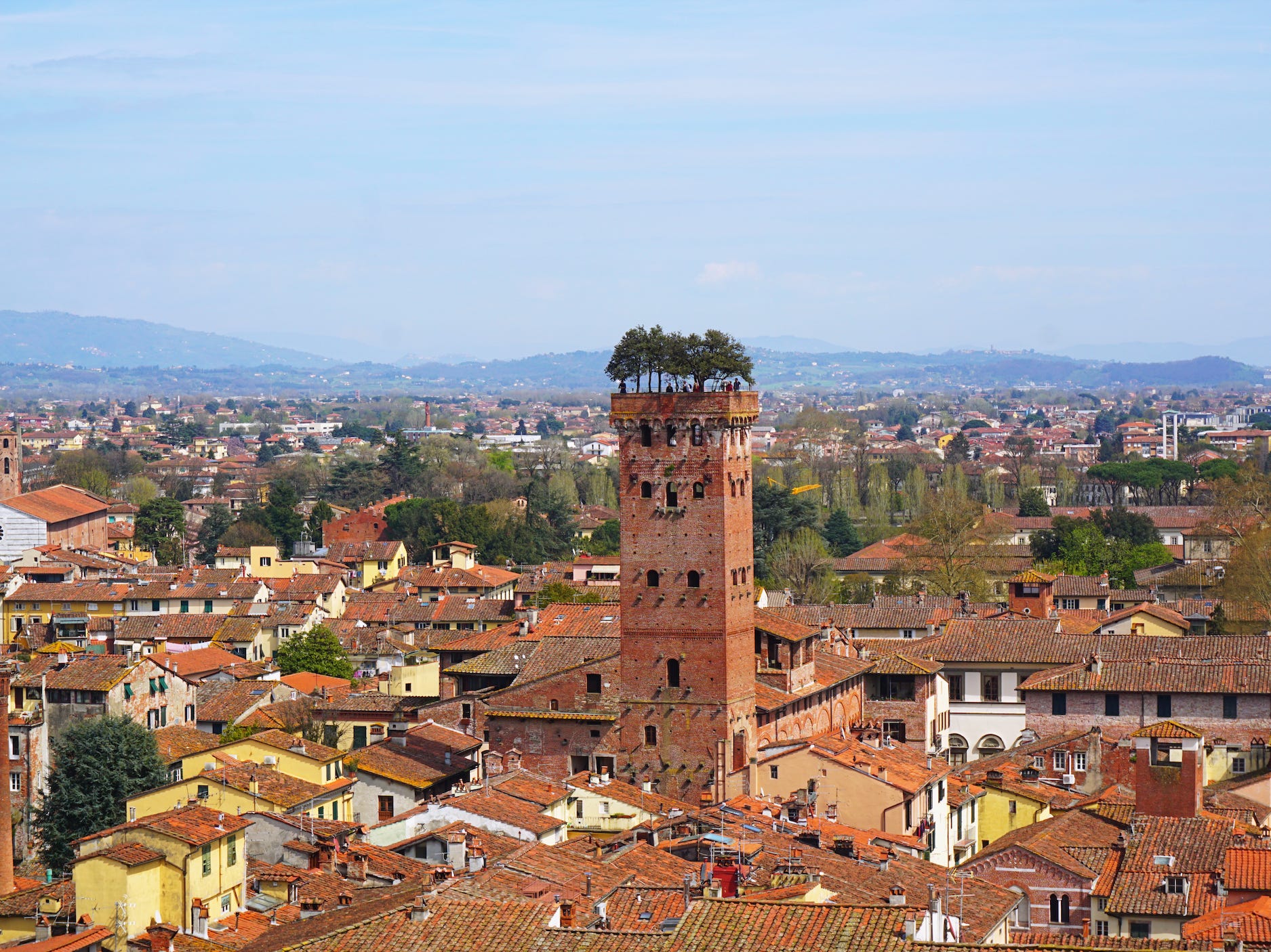 italian-neighbors-used-to-compete-by-building-tall-towers-see-inside-one-that’s-still-standing-after-600-years.