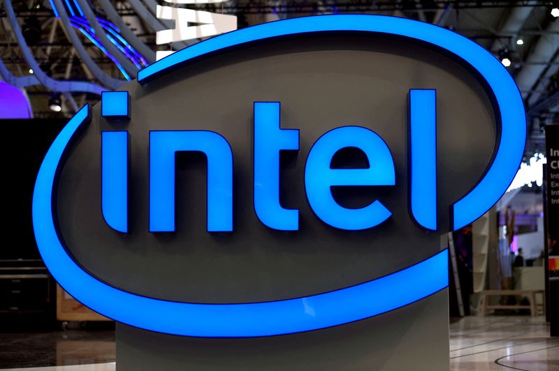 intel-suspends-dividend-as-q2-results-miss-estimates-on-margin-woes;-shares-slump-by-investing.com