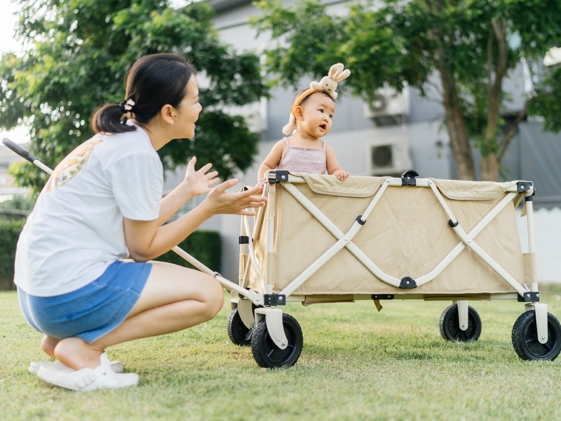 i’m-an-american-mom-living-in-germany-the-snoo,-nanny-shares,-and-stroller-wagons-are-not-very-popular-here.