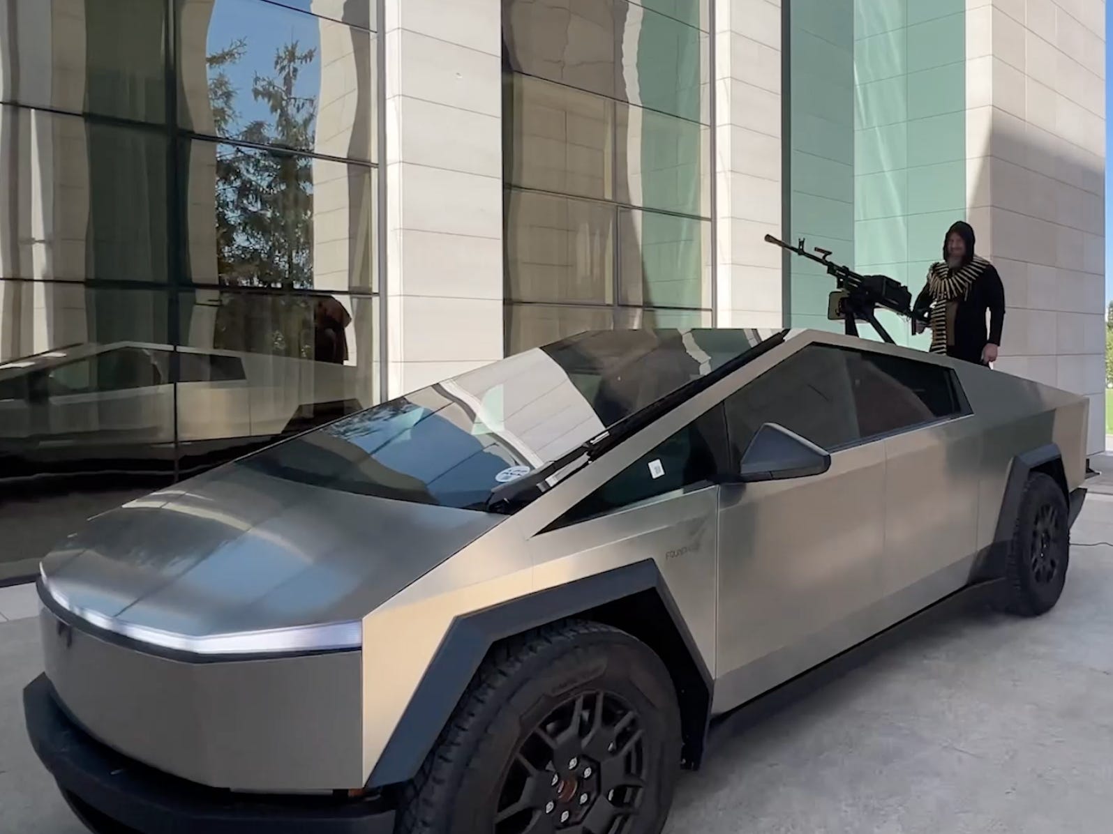 one-of-putin’s-closest-allies-showed-off-a-tesla-cybertruck-equipped-with-a-machine-gun-and-suggested-it-could-be-used-in-ukraine