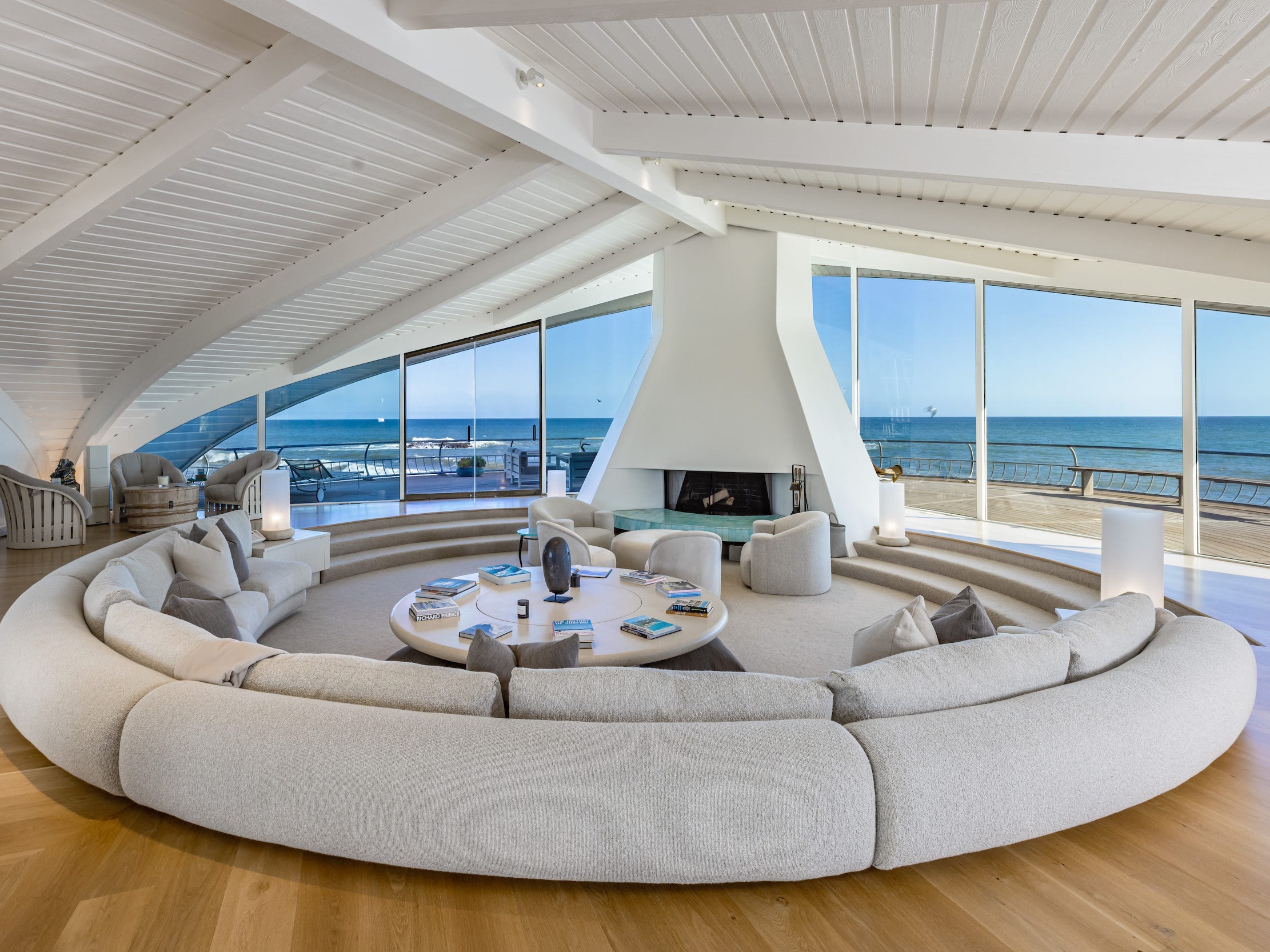 karlie-kloss-and-josh-kushner-just-dropped-$295-million-on-malibu’s-legendary-wave-house-take-a-look-inside.