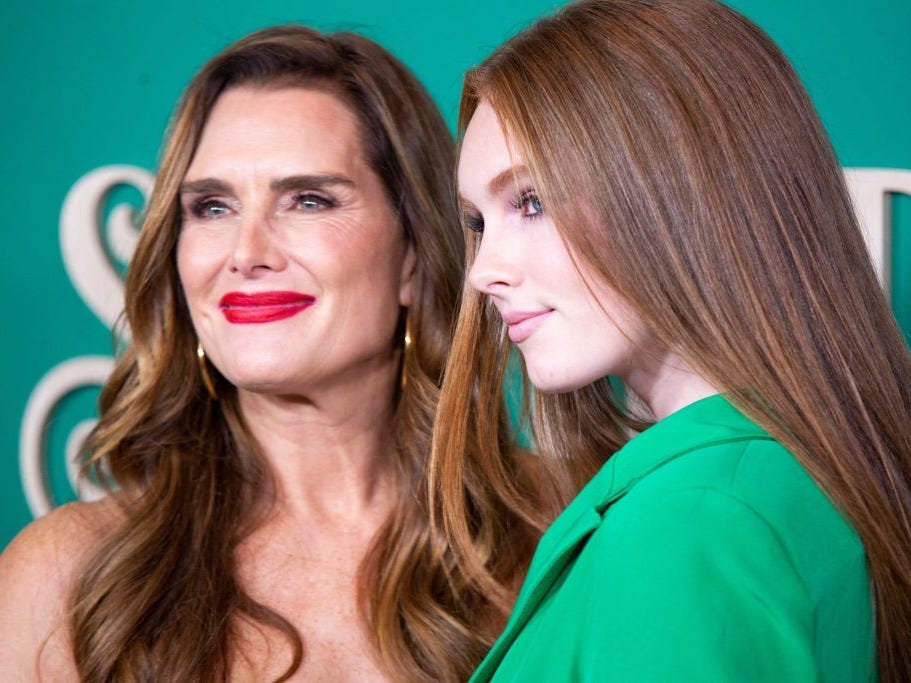 brooke-shields-says-dropping-a-kid-off-at-college-and-becoming-an-empty-nester-is-‘not-easy-for-the-moms’