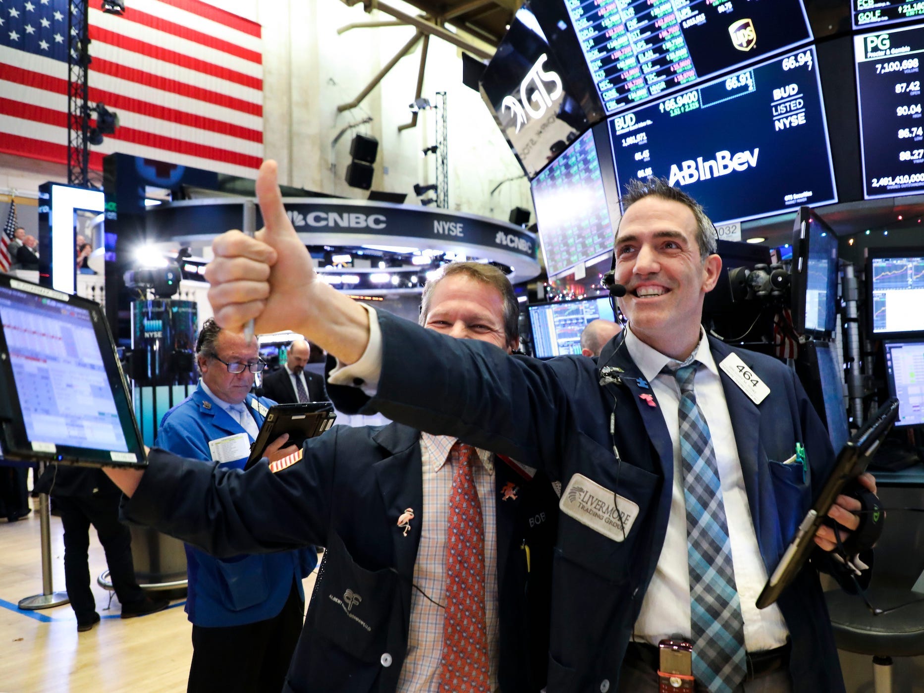 stock-market-today:-us-stocks-end-higher-to-hit-a-4-month-winning-streak-as-soft-landing-hopes-rise